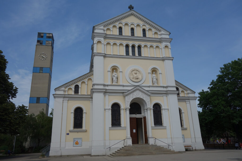 Kirche in Kaisermühlen, Wien, 22. Bezirk