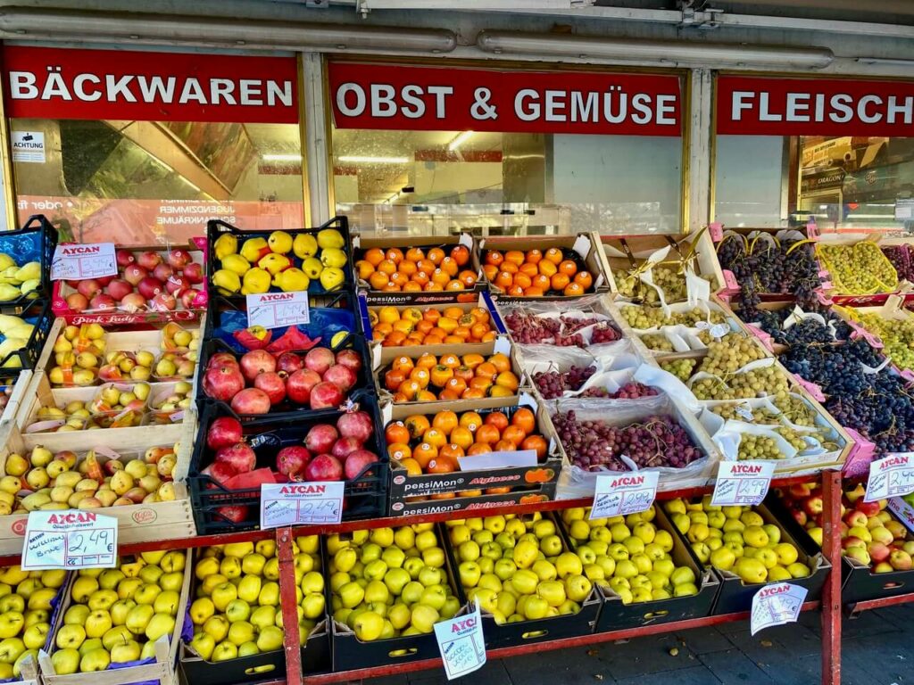 Simmering Spaziergang:
Bild 07: Obst- und Gemüseladen in der Simmeringer Hauptstraße