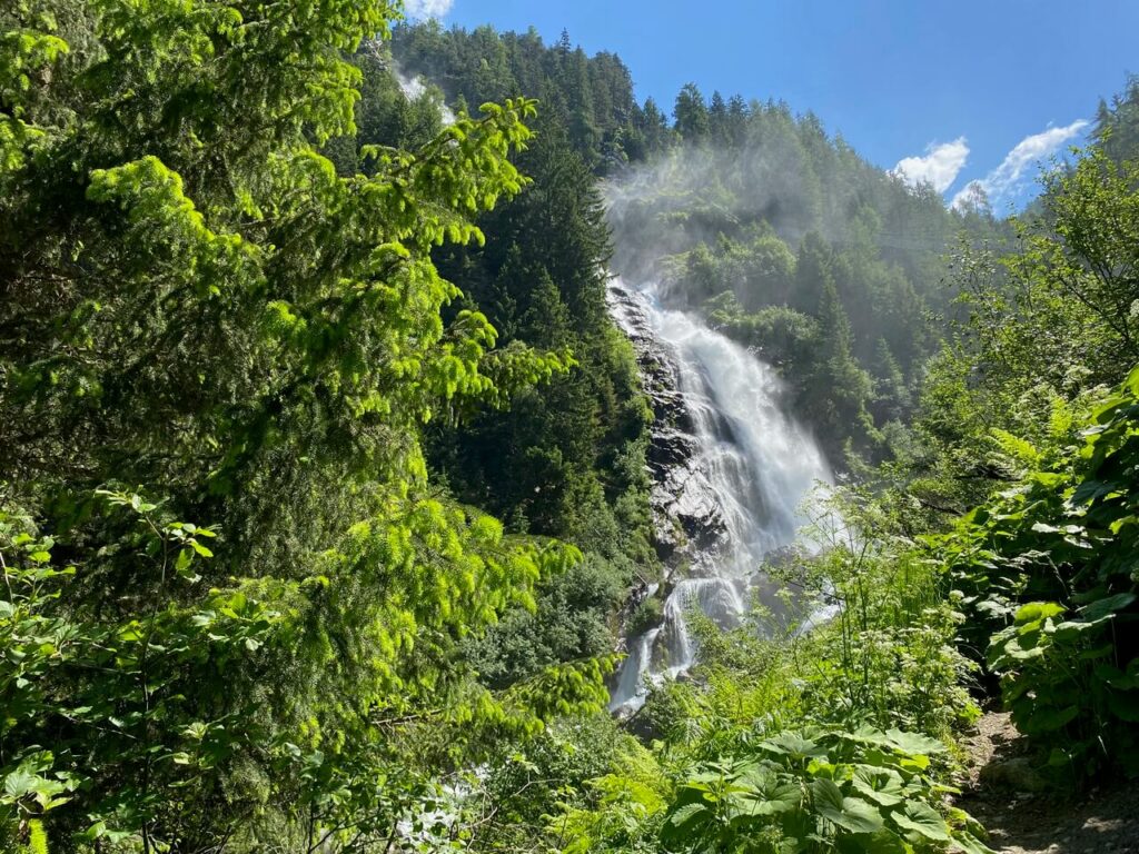 Tirols größter Wasserfall liegt im Ötztal.